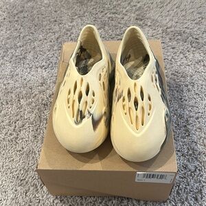 Yeezy foam runners